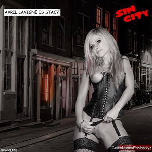Avril Lavigne Celebrity Nude Pic sexy 3 