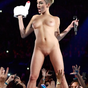 Miley Cyrus Celeb Nude sexy 13 